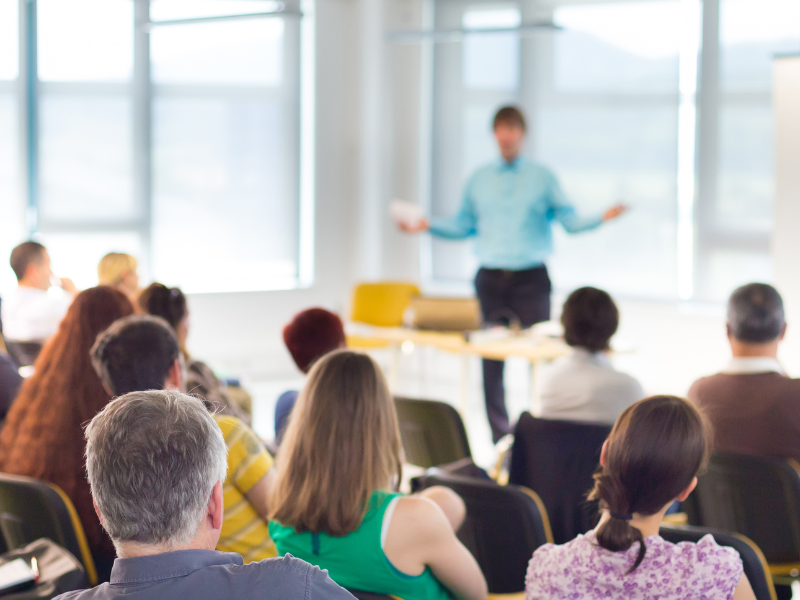 Cómo organizar la primera junta de vecinos del año con un administrador de fincas experto